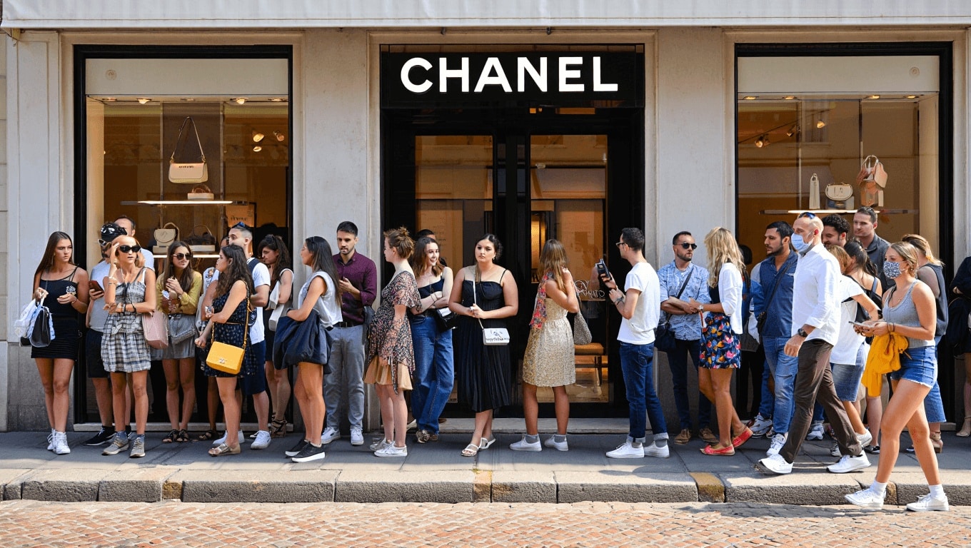 Chanel a Milano: tutti in fila come da Zara, ma perché?