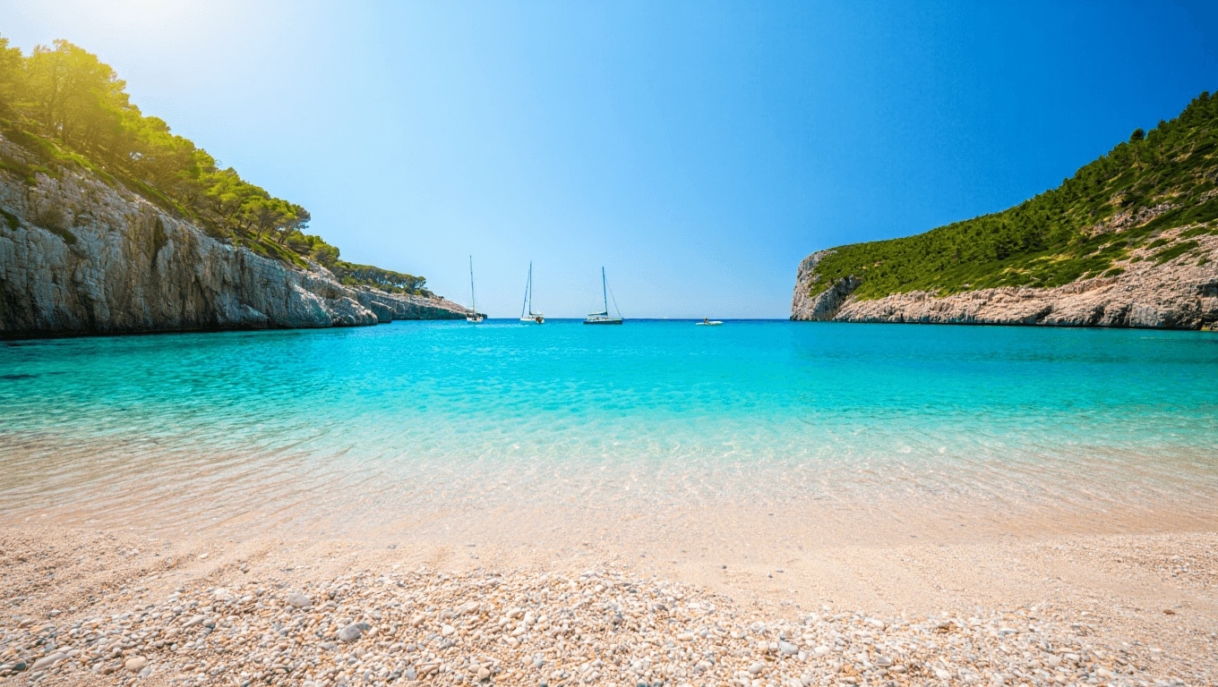 Cala Mariolu: perché la spiaggia italiana premiata come seconda al mondo è unica