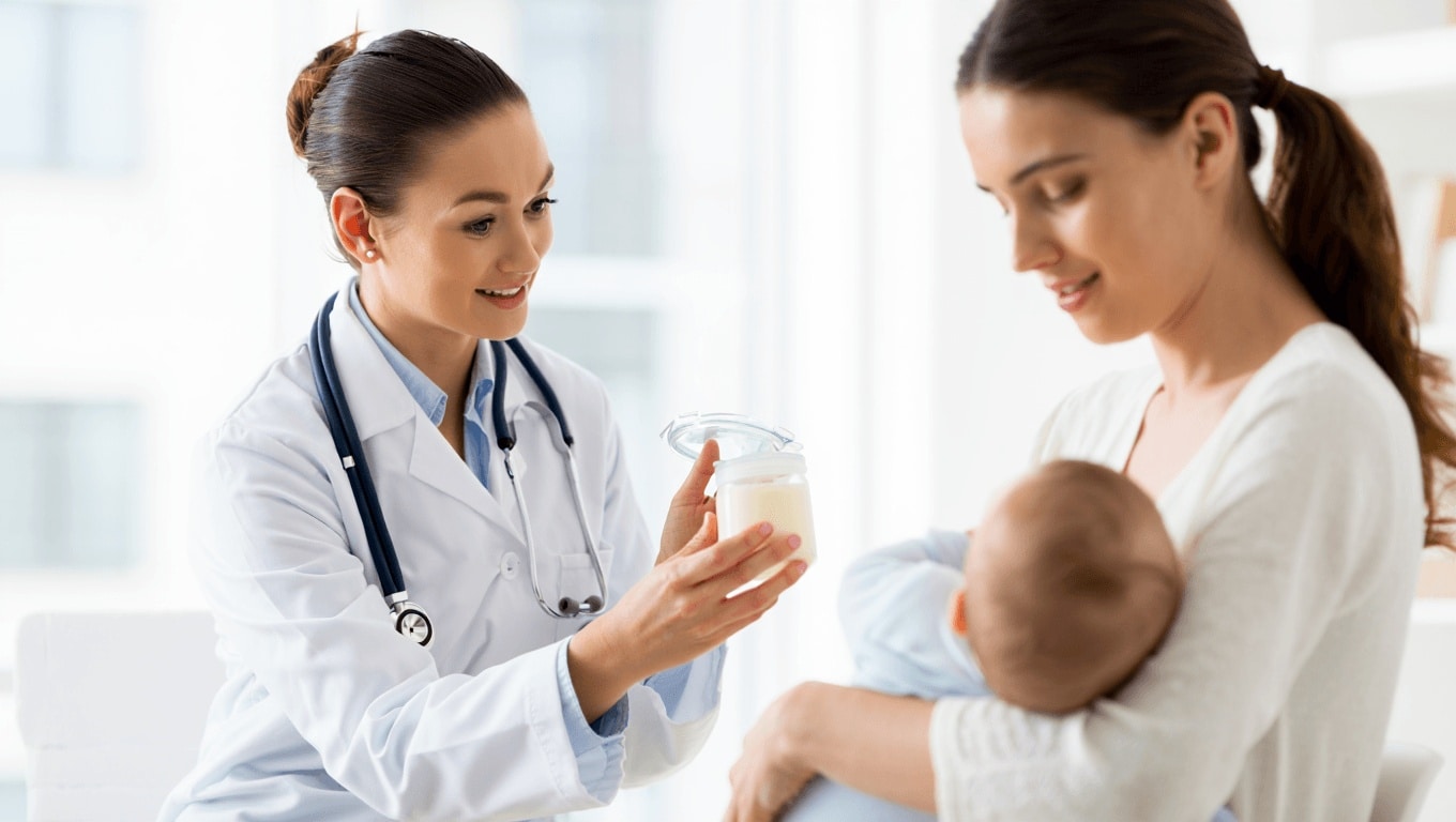 Donare il latte materno: il pediatra risponde ai dubbi delle mamme