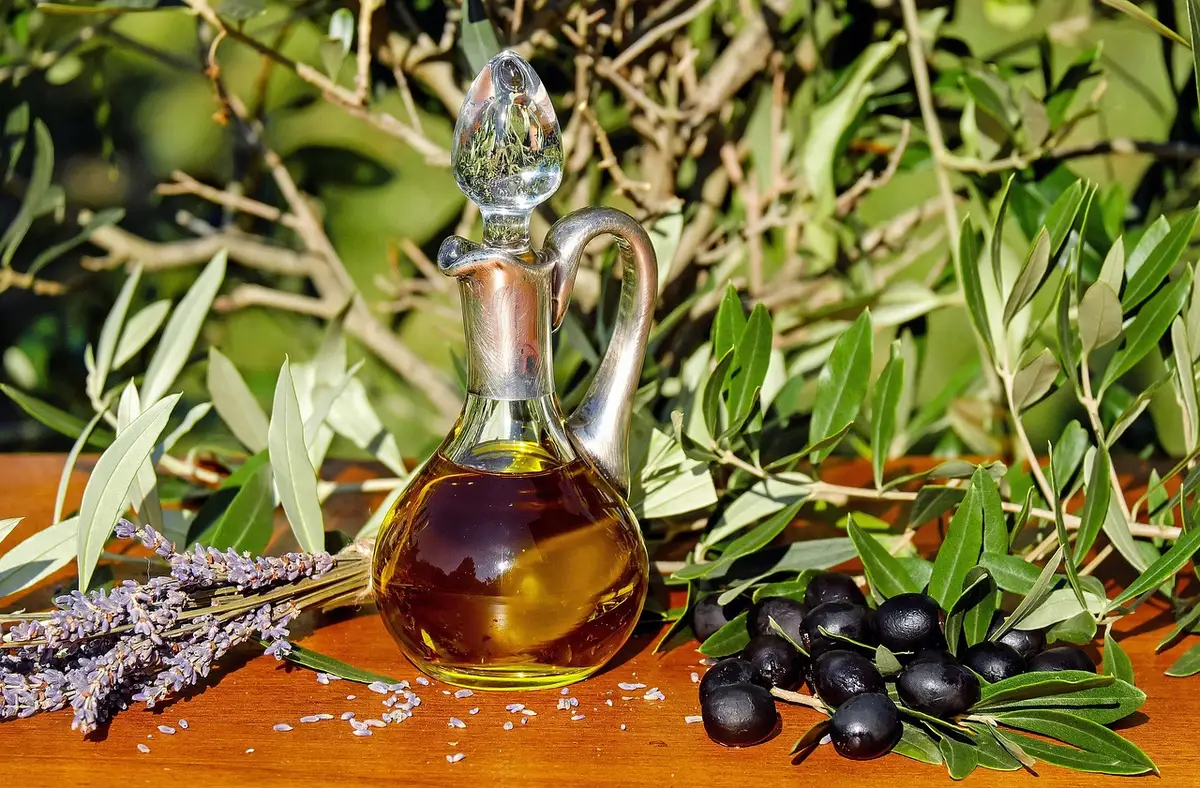 Macchinari di produzione dell'olio d'oliva in un frantoio tradizionale