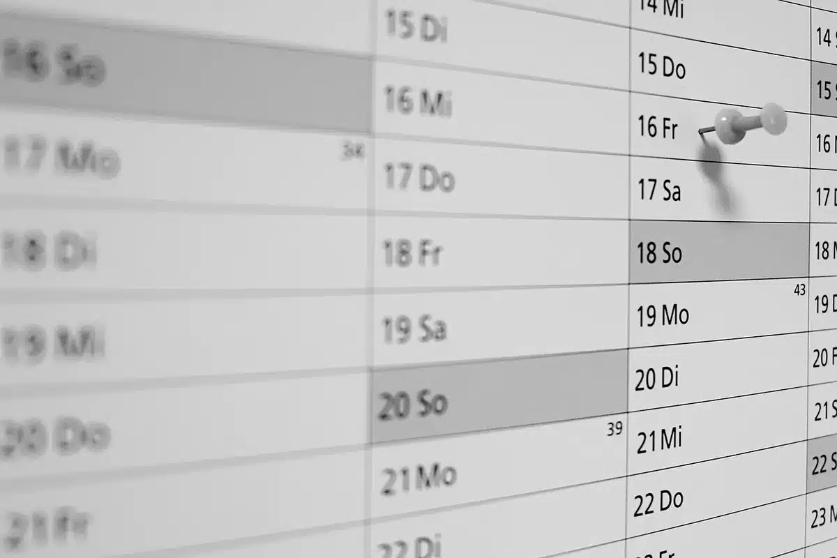 Calendar with marked dates for Duomo free access in 2026–2027